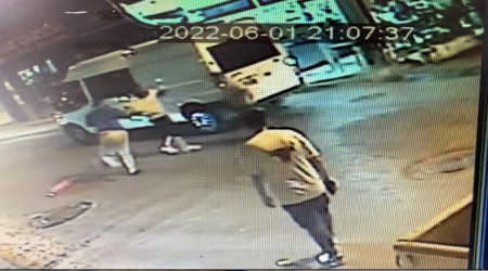 Ataşehir'de dükkana silahlı saldırı kamerada