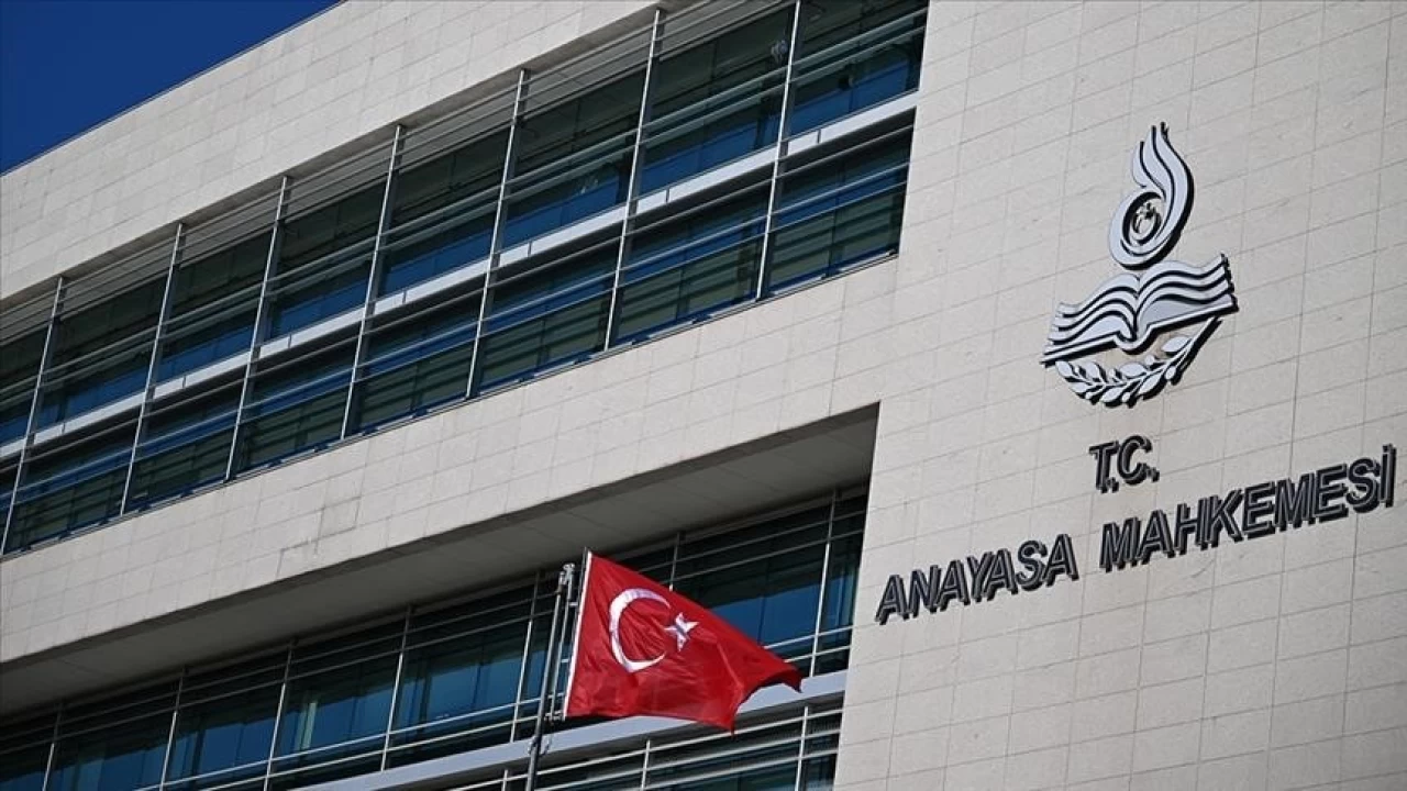 AYM, e-postada kullandığı ifadeler nedeniyle tazminatsız işten çıkarılmayı hak ihlali saydı