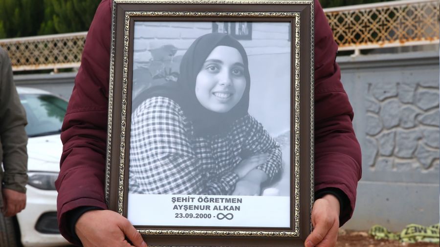 Ayşenur öğretmen okulunda anıldı