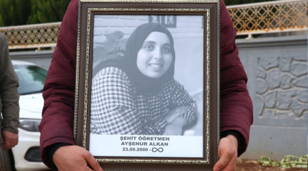 Ayşenur öğretmen okulunda anıldı