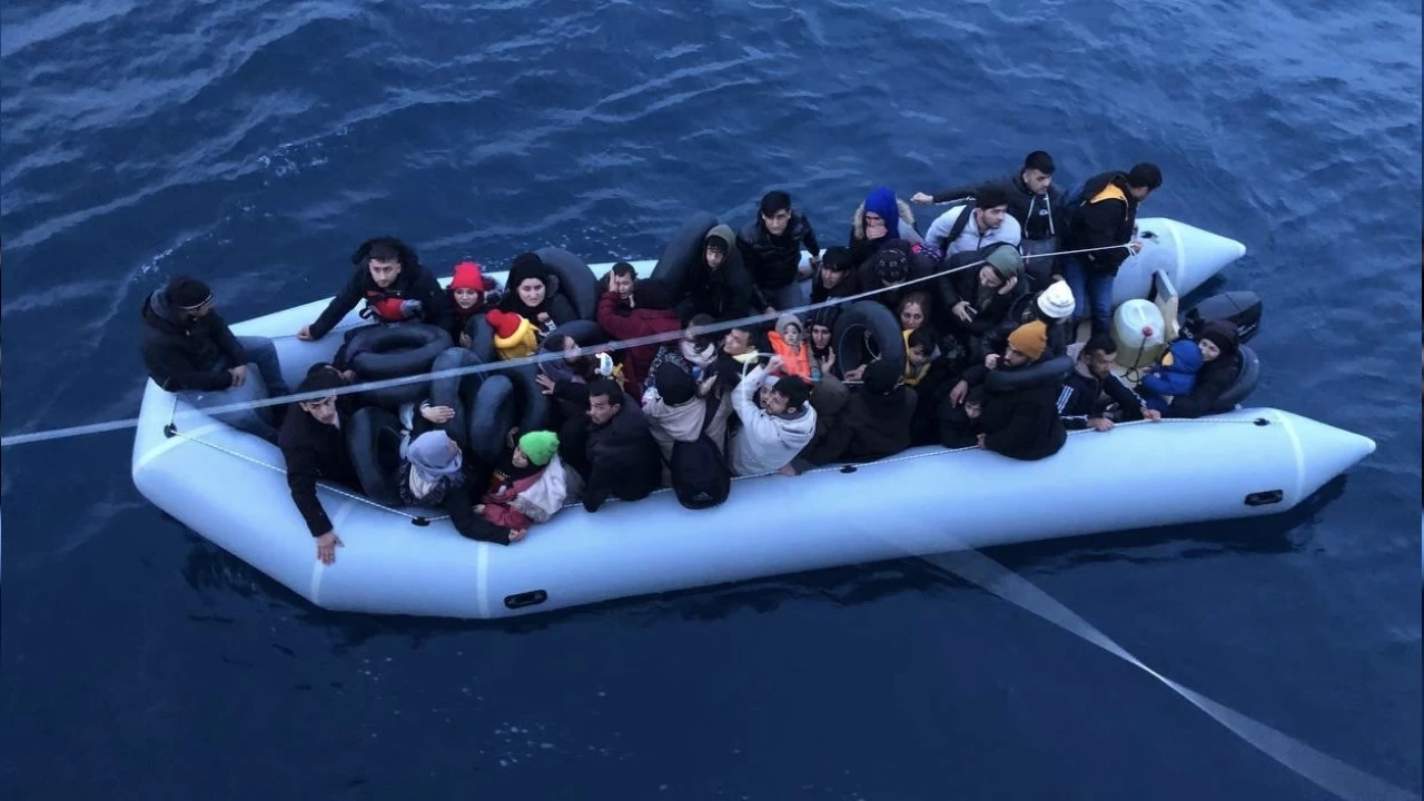 Ayvacık açıklarında 69'u çocuk 169 kaçak göçmen yakalandı