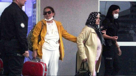 Babasını darp edip annesini rehin alan kadın ikna edildi