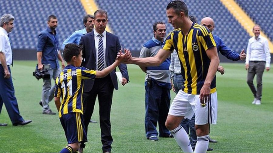 Babas�n�n izinden gidiyor