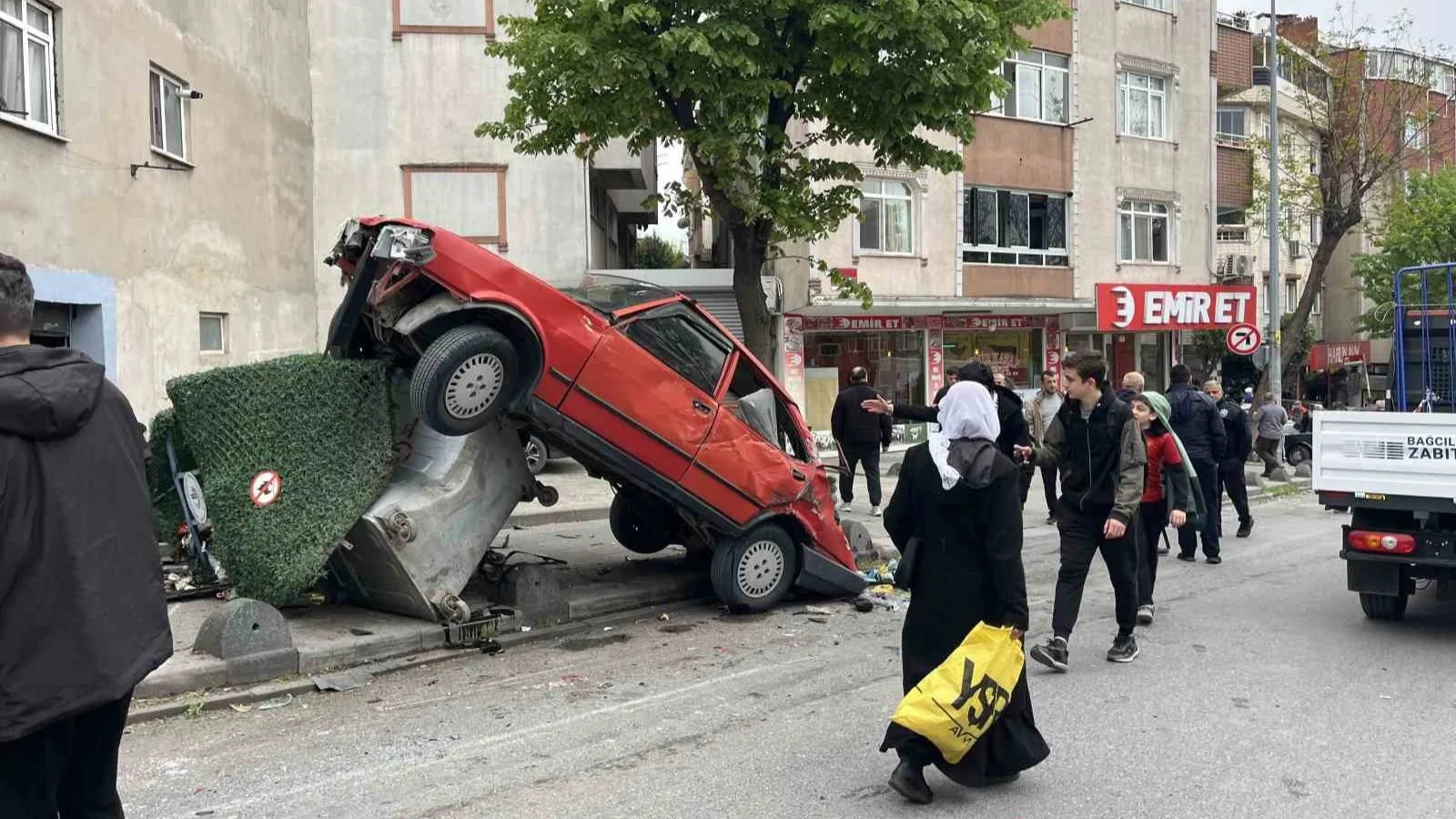 Bağcılar'da vatandaşın korku dolu anları kamerada