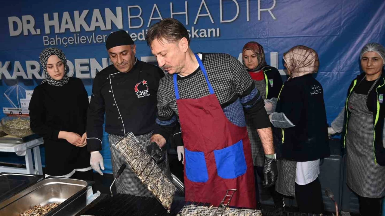 Bah�elievler'de vatanda�lar 'Karadeniz Festivali' ile doyas�ya e�lendi