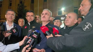 Bakan Yardımcısının açıklaması sırasında deprem oldu