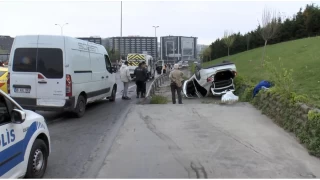 Bakırköy’de servis minibüsü ve 2 aracın karıştığı zincirleme kaza: 5 yaralı