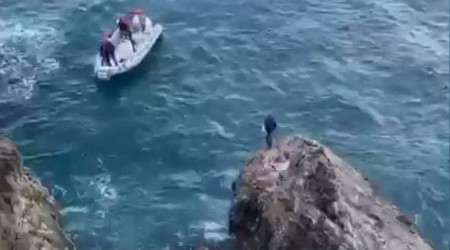 Balık tutarken falezlerde mahsur kaldı