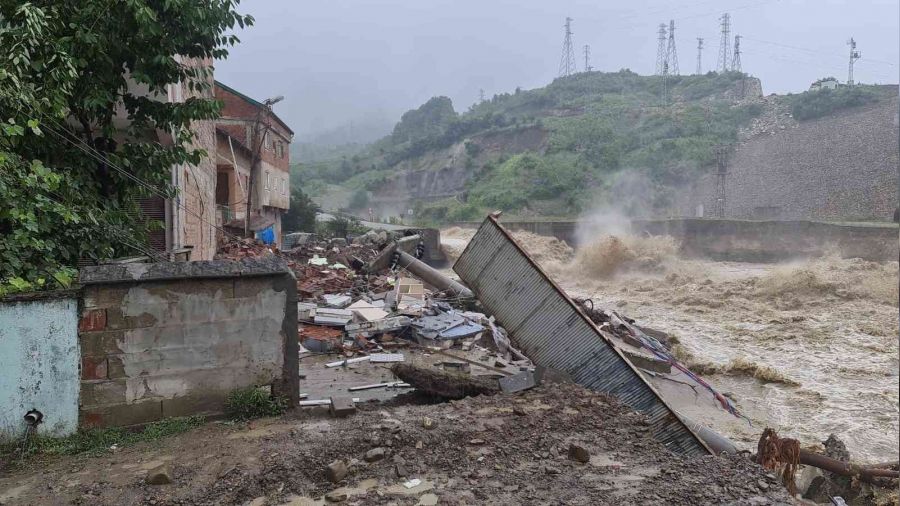 Baraj kapaklar ald 4 katl bina ykld mahalle tahliye edildi