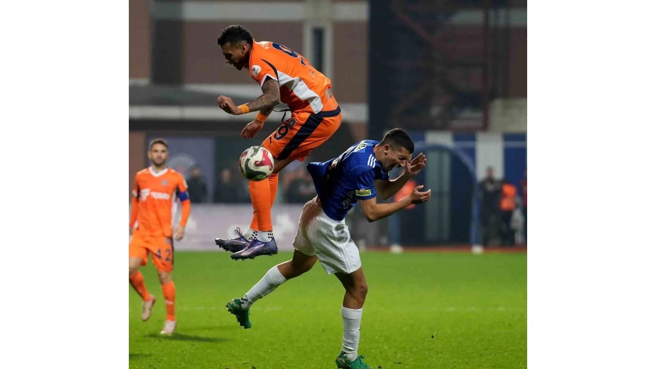 Baakehir Kasmpaa'y 3 gole geti