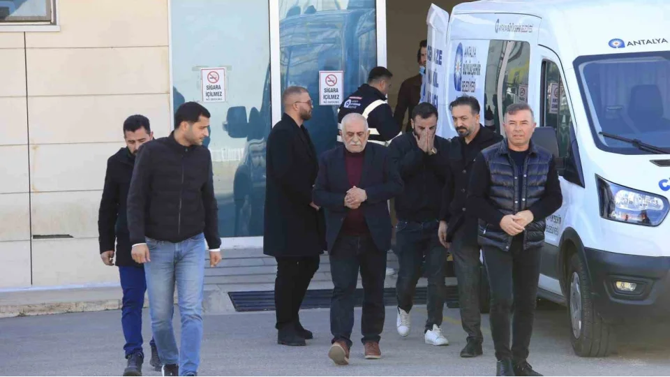 Ba��ndan vurulmu� halde hastaneye g�t�r�len kad�n hayat�n� kaybetti