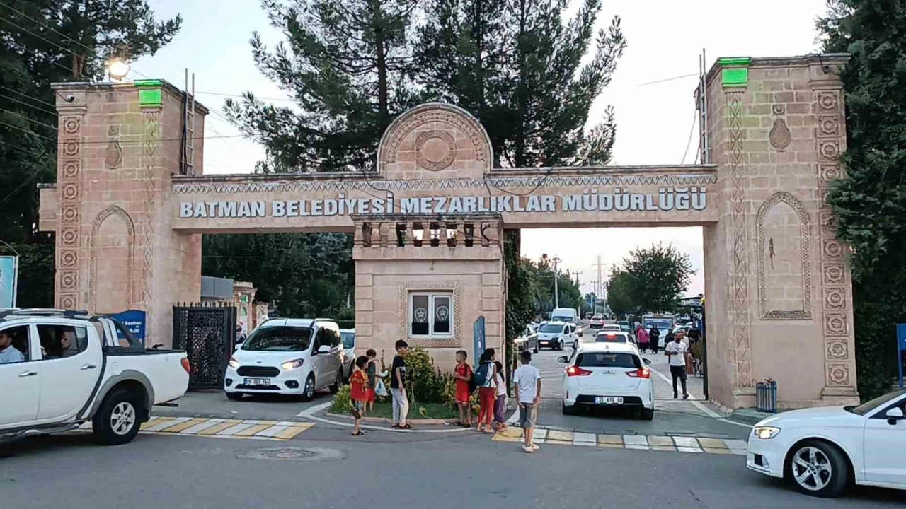 Batman'da dilenciler mezarları mesken haline getirdi