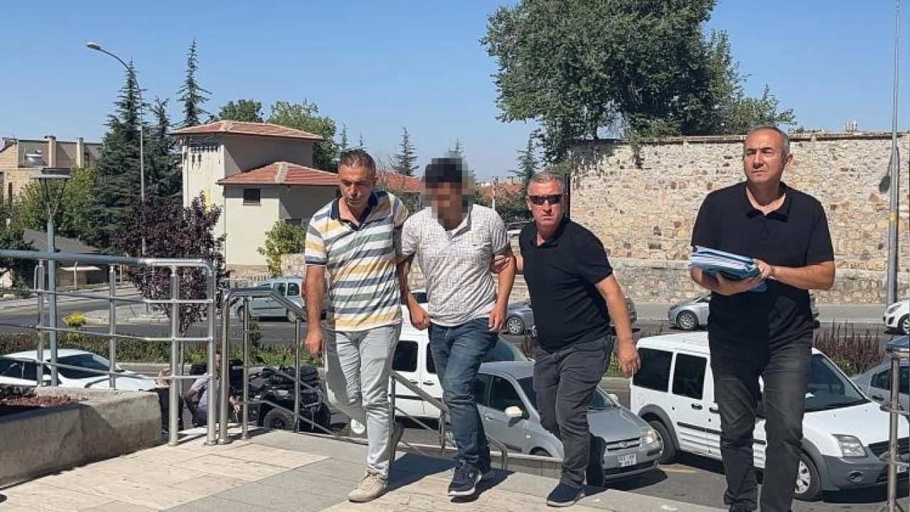 Bek�i, e�ini bo�az�ndan b��aklad�