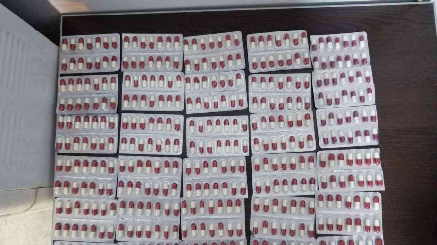 Bekçilerin durdurduğu motosikletten 402 sentetik hap çıktı