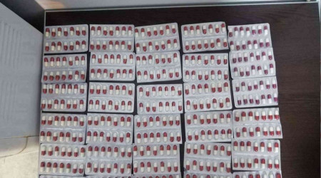 Bekçilerin durdurduğu motosikletten 402 sentetik hap çıktı