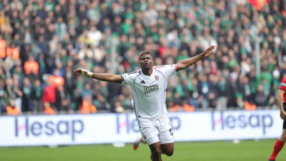 Be�ikta� turnay� g�z�nden vurdu