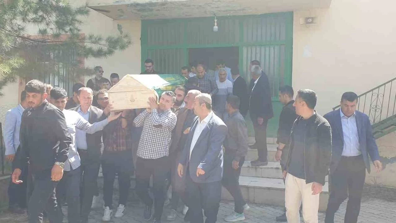 Be�ikta�'taki yang�nda hayat�n� kaybeden 2 ki�i �dil'de defnedildi