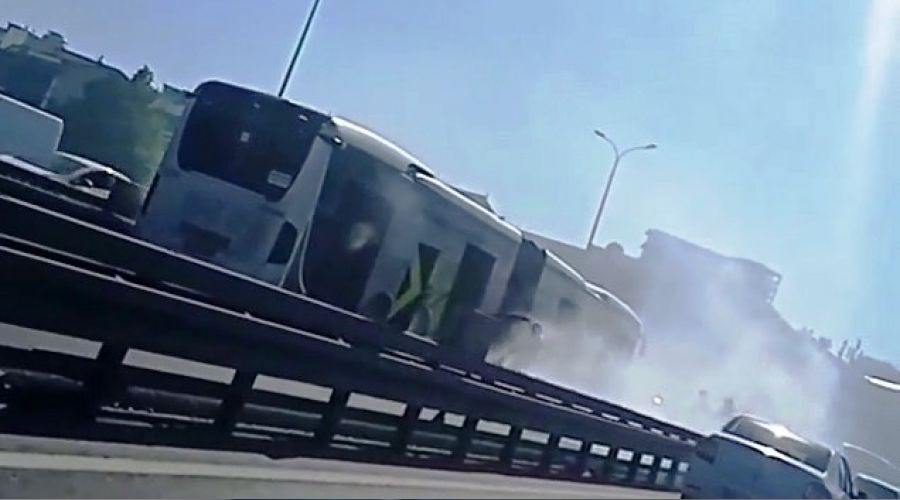 Beylikd�z�'nde metrob�ste korkutan yang�n