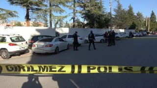 Bıçaklanmış halde otomobiliyle gitmek istedi...
