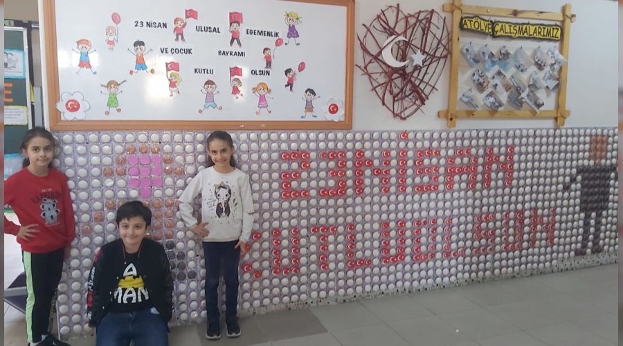 Bin 300 bisküviyle '23 Nisan Kutlu Olsun' yazdılar