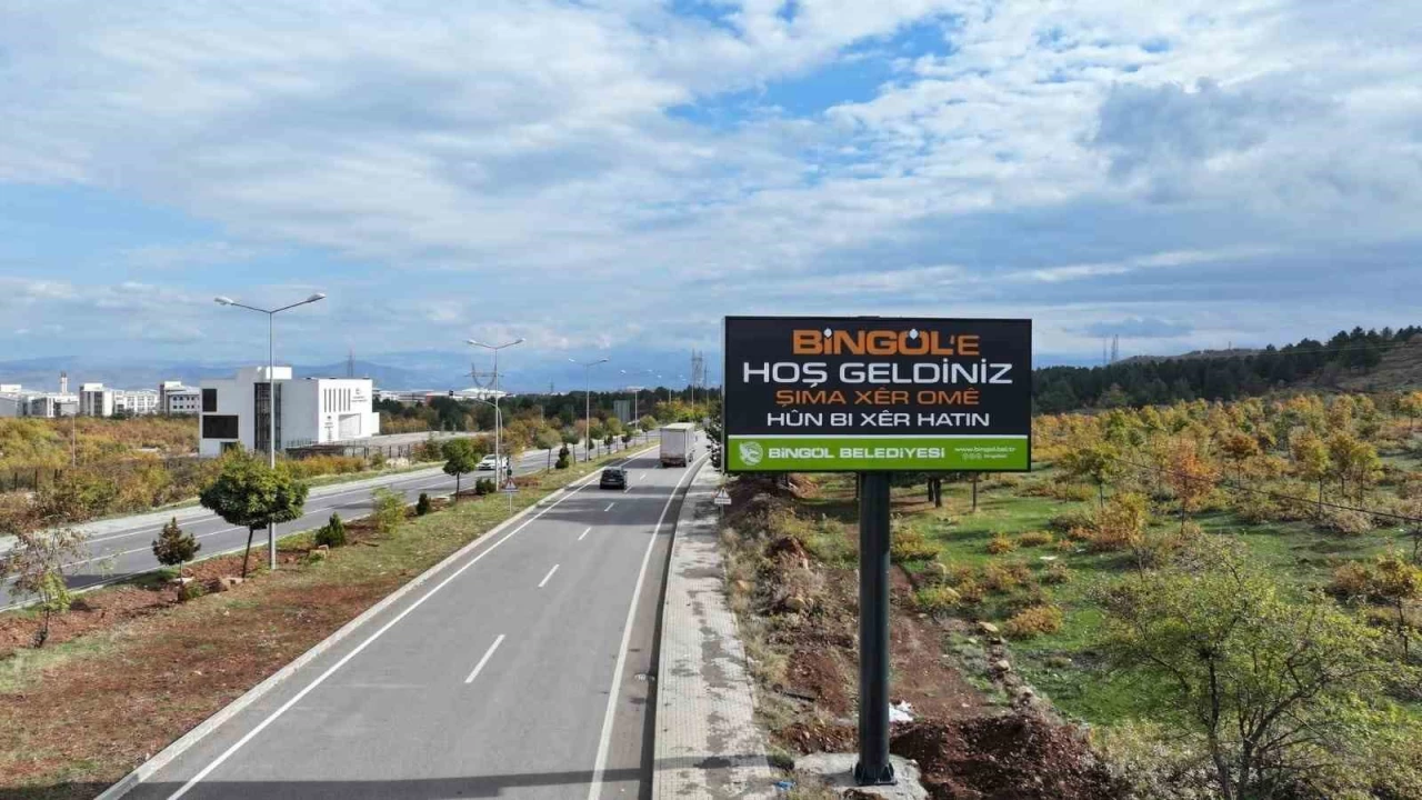 Bingöl Belediyesi'nden şehrin girişine üç dilli tabela