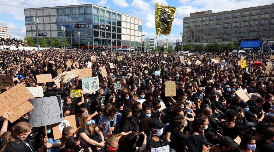 Binlerce kii rkl protesto etti