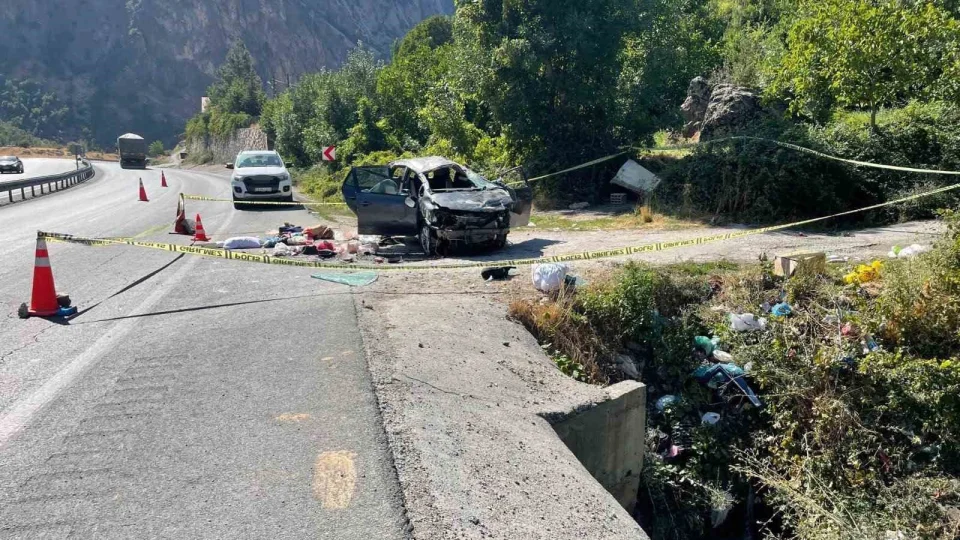 Bitlis'te feci kaza: 10 ya��ndaki �ocuk hayat�n� kaybetti, 3 yaral�