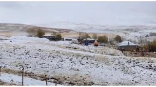 Bitlis'te köyler beyaza büründü