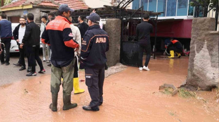 Bodrum katta yaşayan ailenin 4 çocuğu son anda kurtarıldı