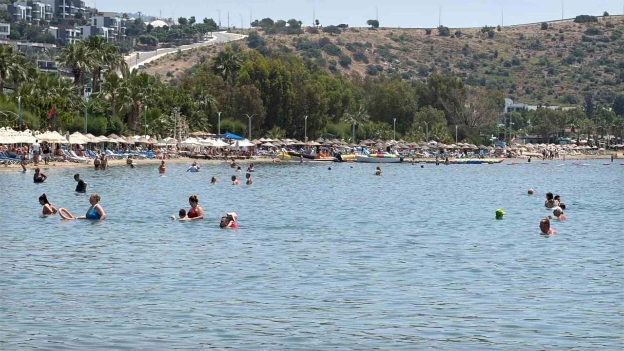 Bodrum sahillerinde 'bayram' yo�unlu�u