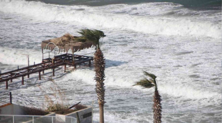 Bodrum'da fırtına 74 kilometre hıza ulaştı