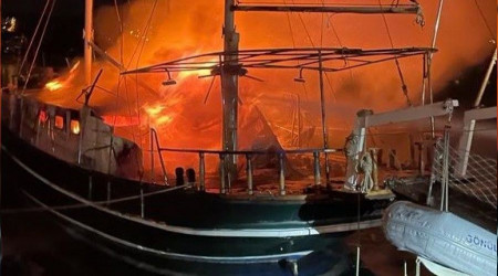 Bodrum'da tekneler alev alev yand