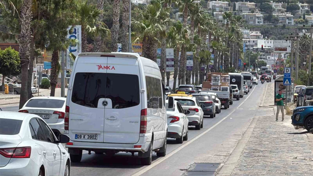 Bodrum'dan 24 saatte 15 binden fazla araç çıkış yaptı
