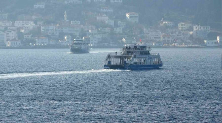 Bozcaada ve Gökçeada'ya 2 gün feribot seferlerine fırtına engeli