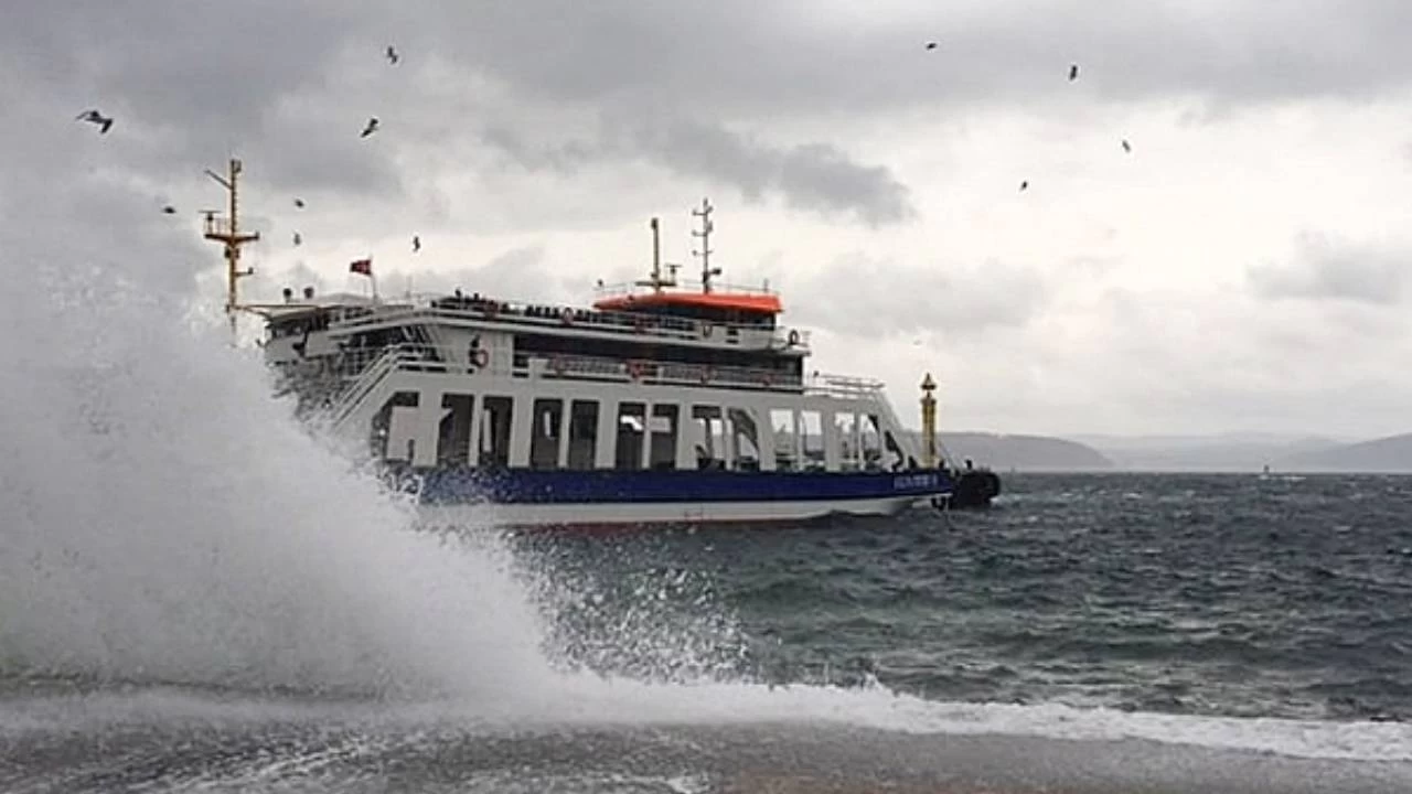 Bozcaada ve G�k�eada'ya yar�nki t�m feribot seferleri iptal edildi