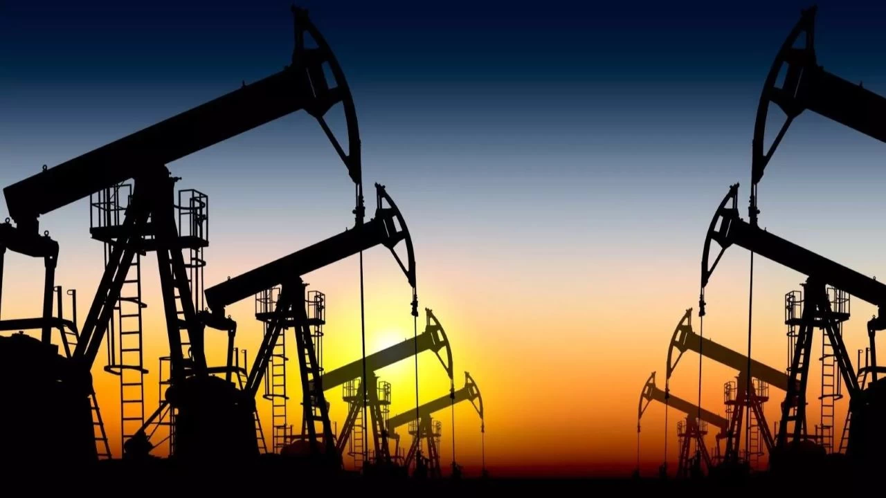 Brent petrolün varil fiyatı 77.68 dolar