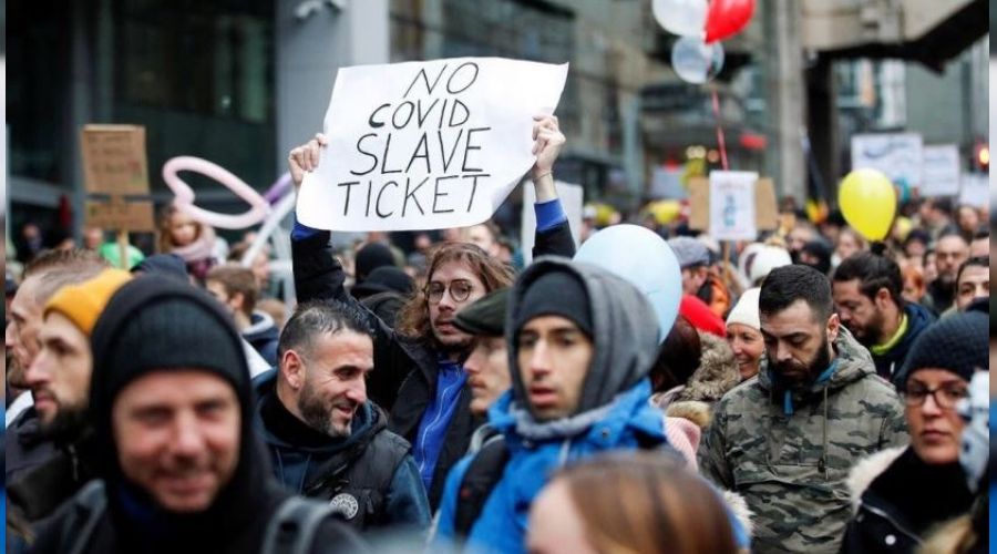 Brüksel'de kovid-19 tedbirleri protesto edildi