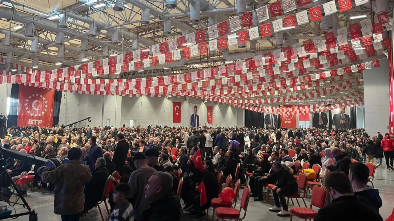 BTP 9. Ola�an �stanbul �l Kongresi ��len havas�nda ge�iyor