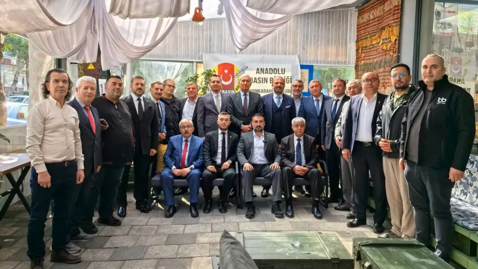 BTP Afyonkarahisar �l Ba�kan� Faz�l Ay, bas�n mensuplar� ve siyasi parti temsilcileriyle kahvalt�da bulu�tu