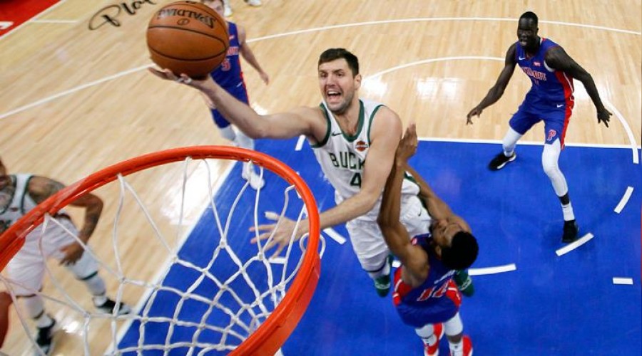 Bucks 18 yıl sonra yarı finalde