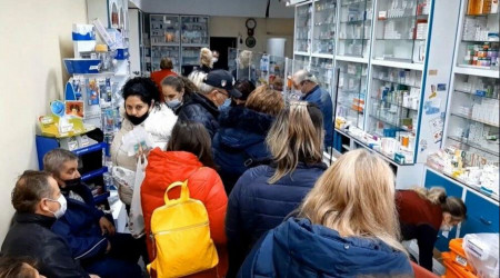 Bulgarlar ucuz ilaç için eczanelere akýn etti