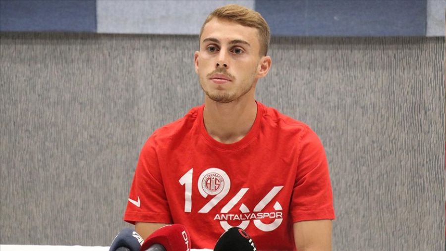 B�nyamin Avrupa'da oynamak istiyor