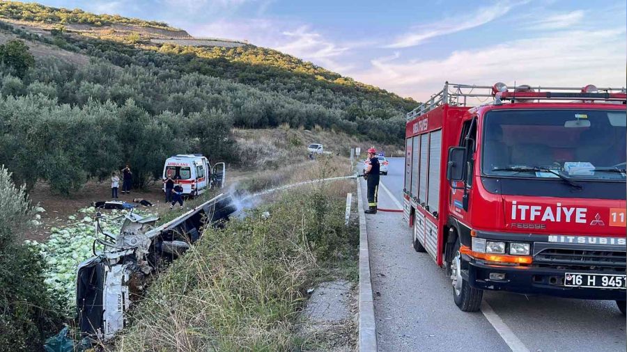 Bursa'da otomobil ile kamyon �arp��t�