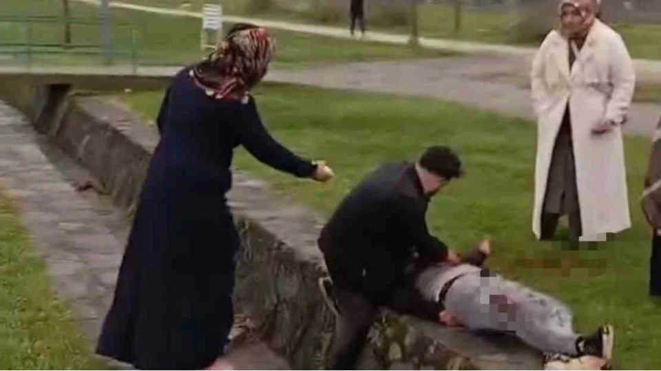 Bursa'daki kavgada bo�az� kesilen ki�i hayat�n� kaybetti