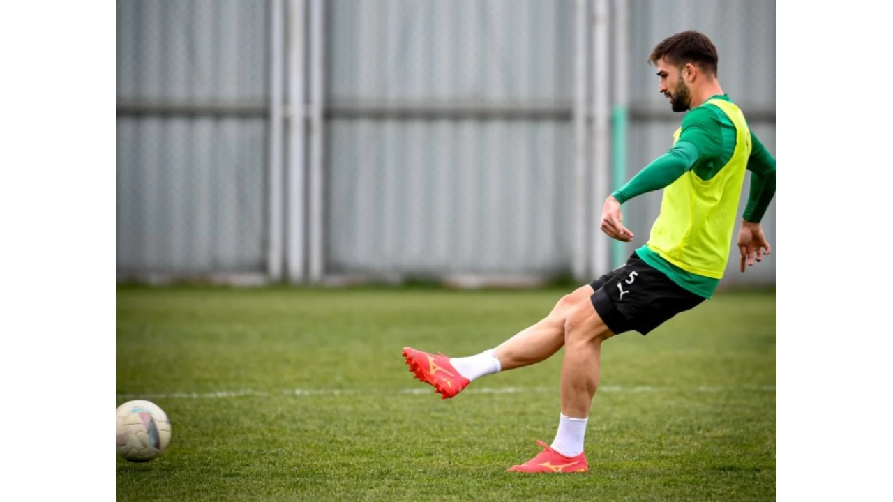 Bursaspor'da Ku�adas� haz�rl�klar� s�r�yor