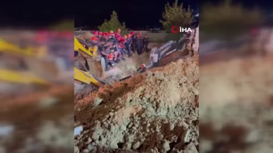 B�y�k�ekmece'de toprak kaymas�: 2 ki�i toprak alt�nda kald�