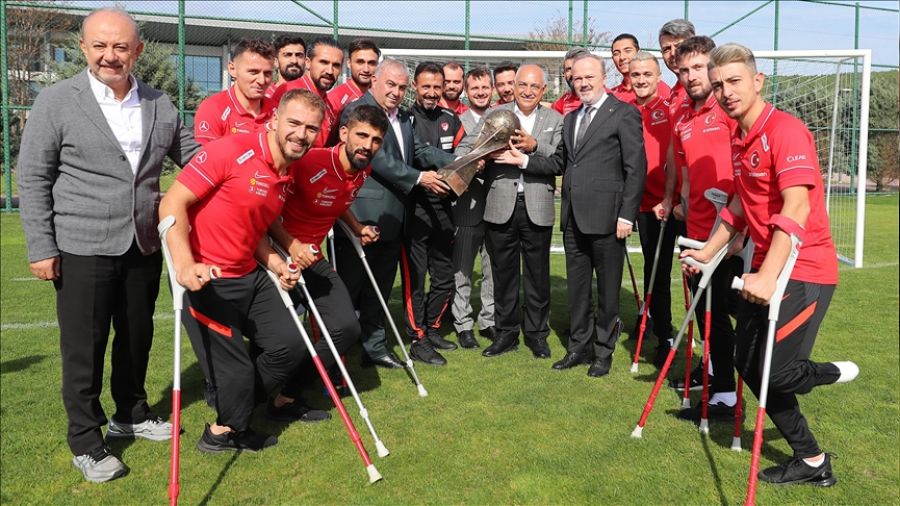 Büyükekşi, şampiyonlarla buluştu