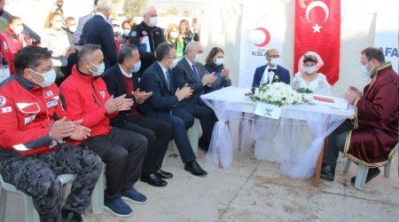 Çadır kentte dünyaevine girdiler