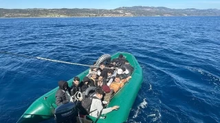 Çanakkale açıklarında 24 kaçak göçmen yakalandı