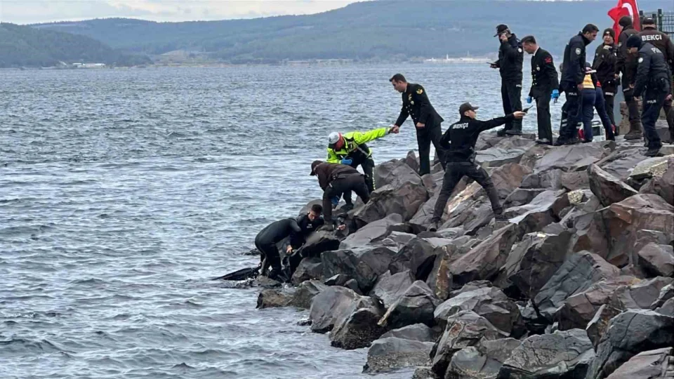 �anakkale'de denizde erkek cesedi bulundu